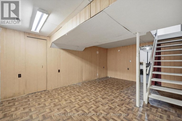 29578155/228-millroad-way/chatelaine-village/ottawa/ontario/K1E2C9_31