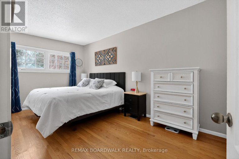 29402322/2462-tupper-avenue/hawthorne-meadows/ottawa/ontario/K1G1G7_33