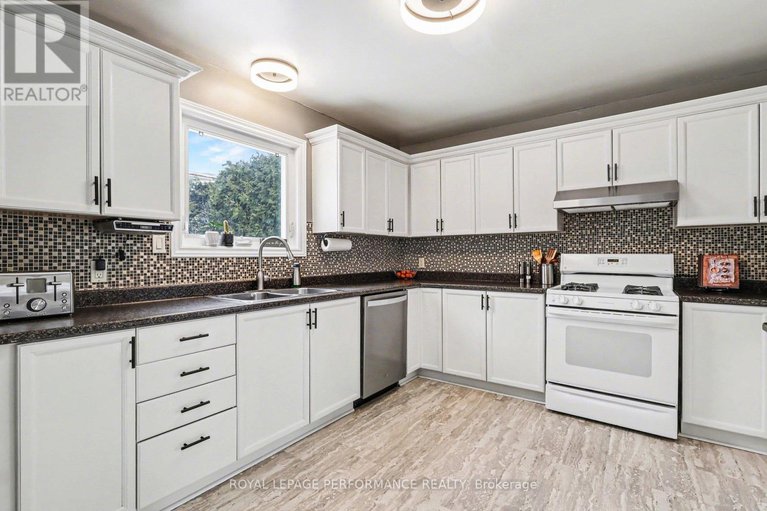 29390511/1606-westport-crescent/chateauneuf/ottawa/ontario/K1C6C8_13