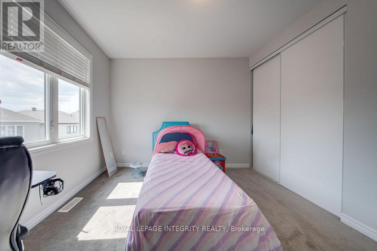 28613041/405-aphelion-crescent/half-moon-bay/ottawa/ontario/K2J6N6_29