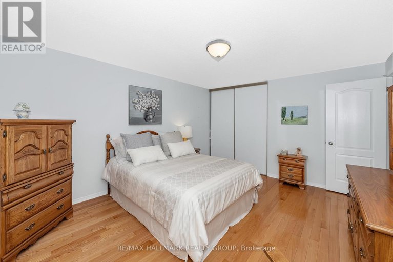 29624952/1850-thornecrest-street/chapel-hill/ottawa/ontario/K1C6K8_29