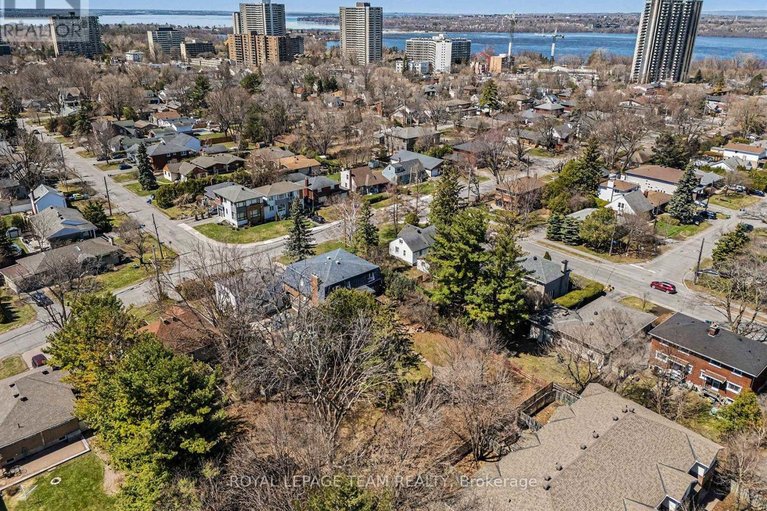 29662789/429-ancaster-avenue-e/woodroffe/ottawa/ontario/K2B5B6_7