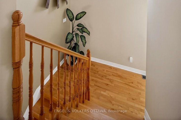 29586145/66-aylmer-avenue/old-ottawa-south/ottawa/ontario/K1S2X3_26