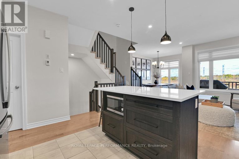 28973137/22-verglas-lane/mer-bleuebradley-estatesanderson-park/ottawa/ontario/K1W0P5_9