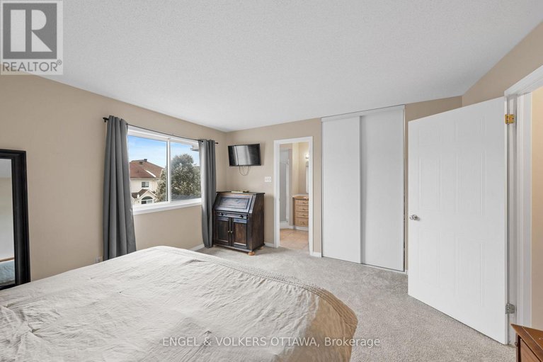 29142168/526-meadowbreeze-drive/emerald-meadowstrailwest/ottawa/ontario/K2M2T4_20