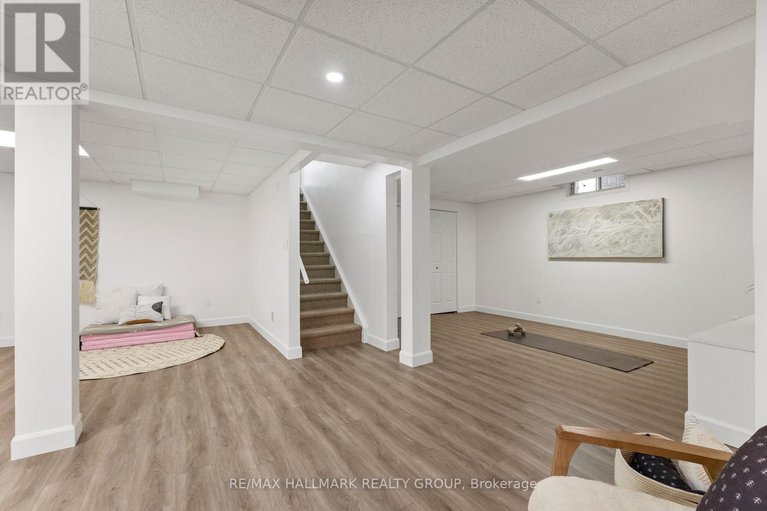 28518231/19-notman-way/hunt-club-park/ottawa/ontario/K1G4P6_32