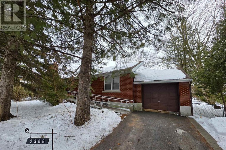 29429678/2306-lawn-avenue/woodroffe/ottawa/ontario/K2B7B4_1