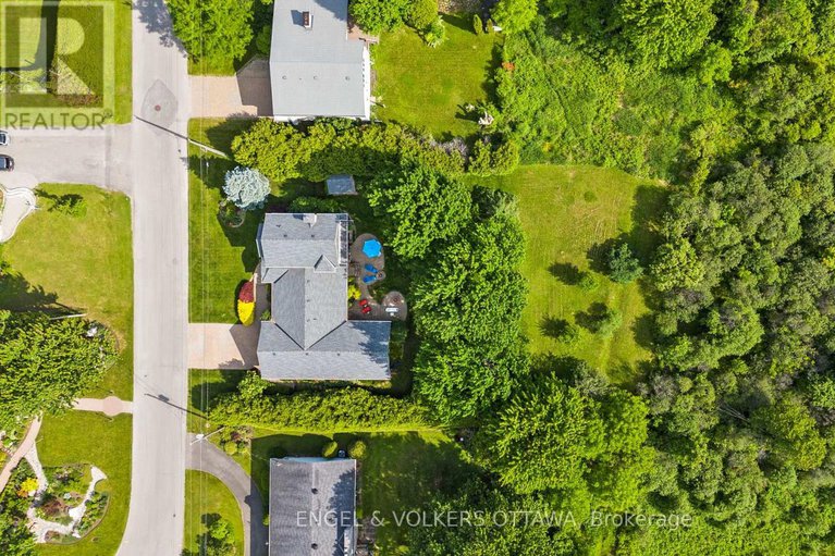 28485285/24-doris-avenue/blossom-parkkemp-parkfindlay-creek/ottawa/ontario/K1T3W8_44