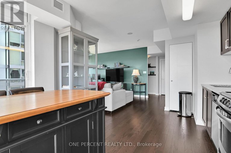 28549705/1905-40-nepean-street/ottawa-centre/ottawa/ontario/K2P0X5_19