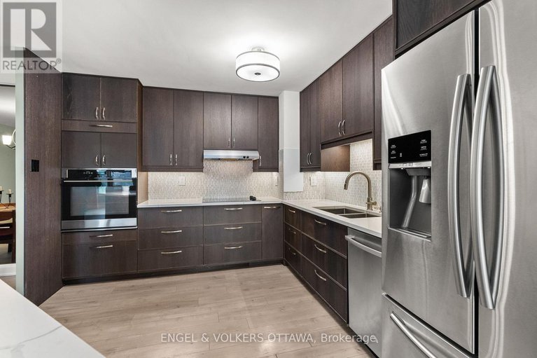 28939396/1006-2951-riverside-drive/mooneys-bayriverside-park/ottawa/ontario/K1V8W6_11