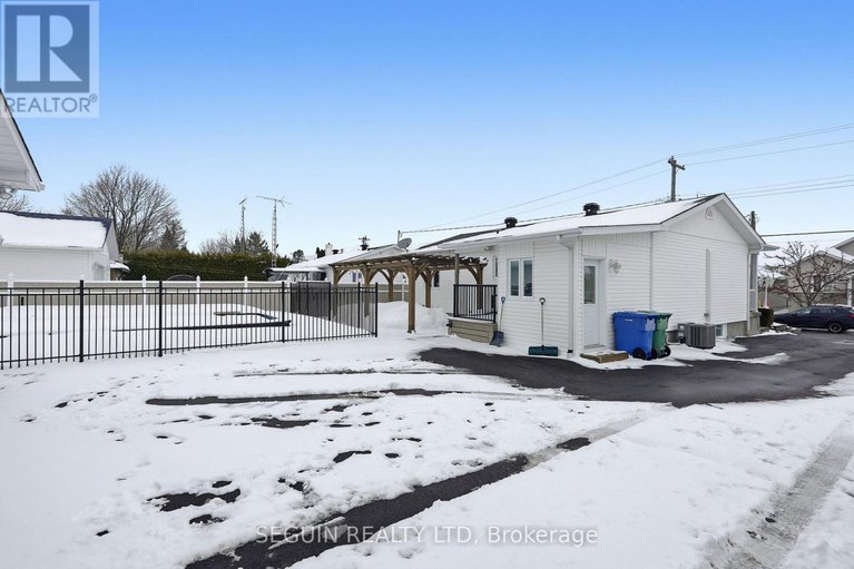 28998190/114-stanley-avenue/vankleek-hill/champlain/ontario/K0B1R0_5