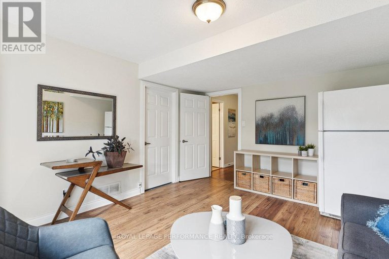 28847039/5-forsyth-lane/crystal-beach/ottawa/ontario/K2H9H1_9