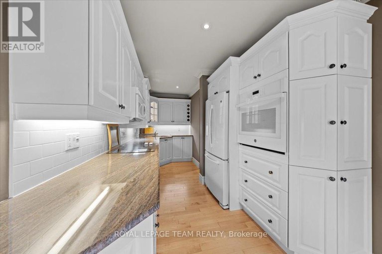 28557044/14-27-forsyth-lane/crystal-beach/ottawa/ontario/K2H9H2_16