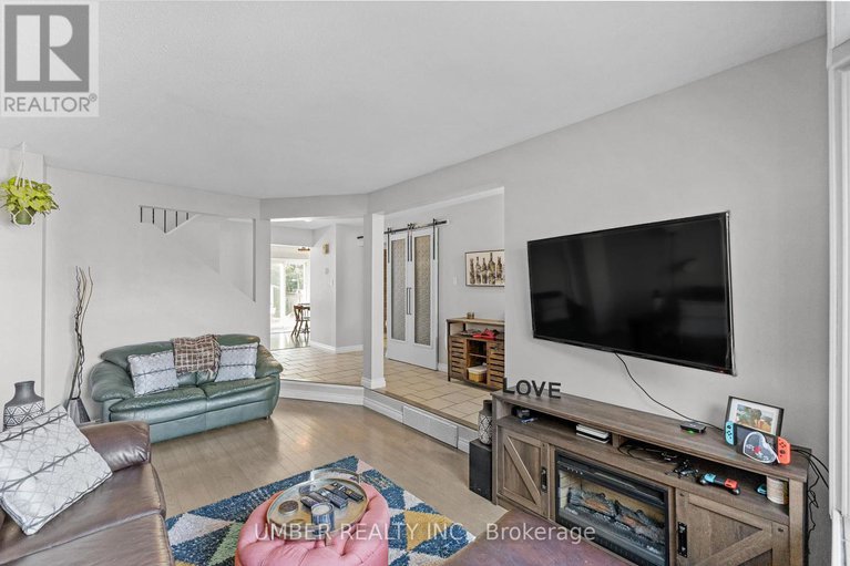 28981486/1130-st-emmanuel-terrace/convent-glen-north/ottawa/ontario/K1C2J7_11