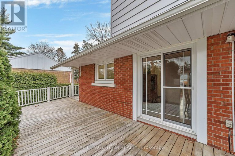 28812446/2099-balharrie-avenue-s/hawthorne-meadows/ottawa/ontario/K1G1G4_21