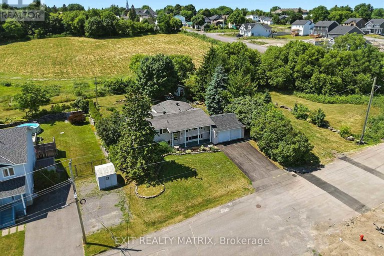 28525668/26-farmers-avenue/vankleek-hill/champlain/ontario/K0B1R0_30