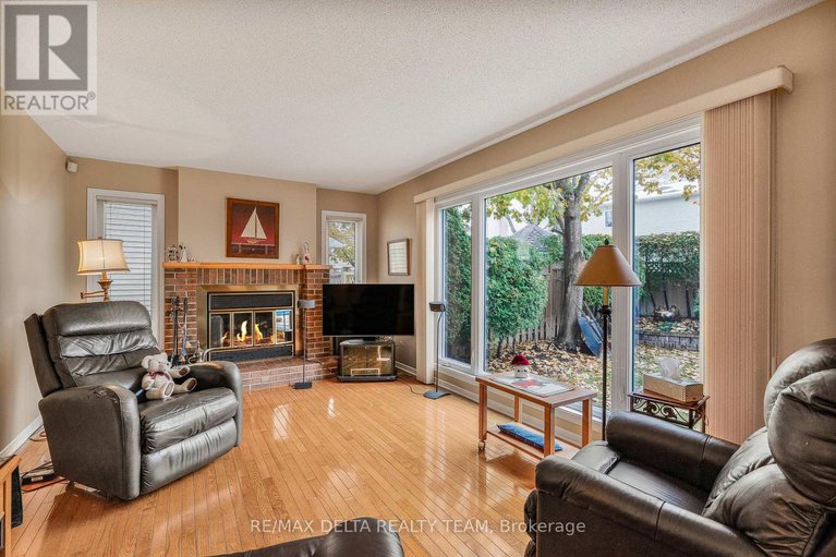 29126045/745-hauteview-crescent/fallingbrookridgemount/ottawa/ontario/K4A2B9_12