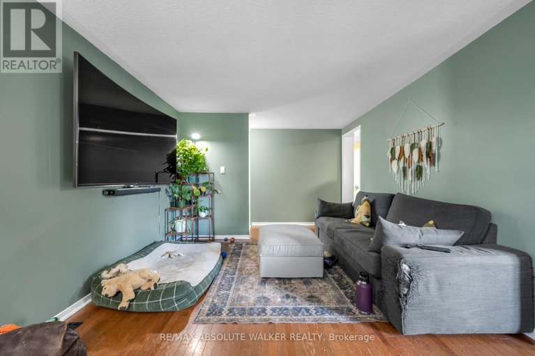 28742533/428-hatfield-crescent/bilberry-creekqueenswood-heights/ottawa/ontario/K1E1M8_5