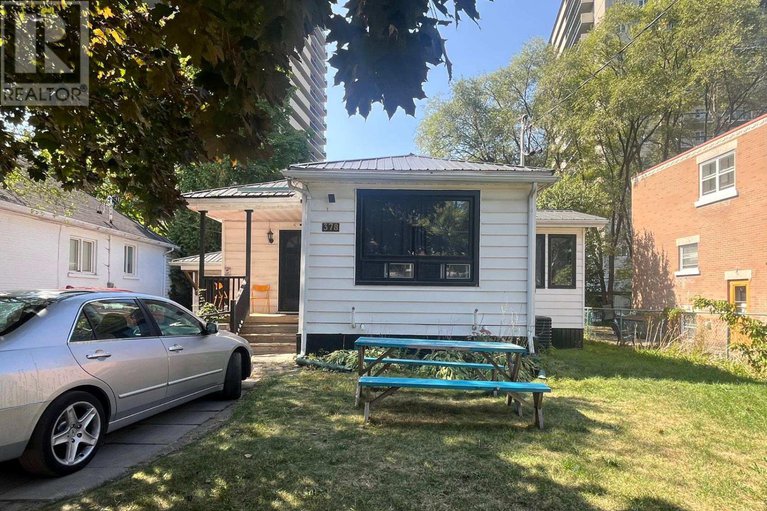 29018998/378-enfield-avenue/vanier/ottawa/ontario/K1L7L3_1
