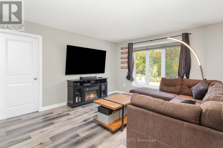 28969213/242-roxanne-street/clarencerockland-twp/clarence-rockland/ontario/K0A1N0_5