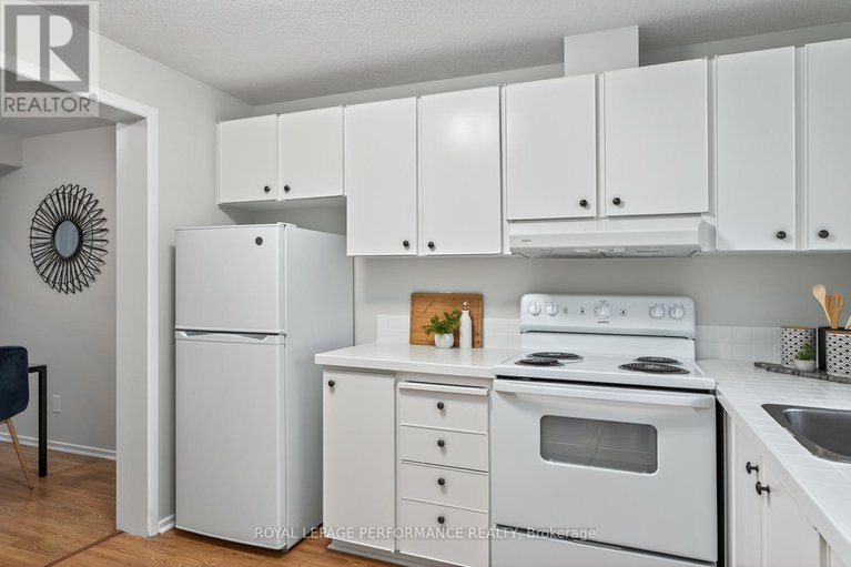 29036688/118-176-woodfield-drive/tanglewood/ottawa/ontario/K2G3W8_8