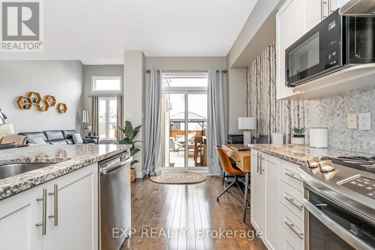 29018596/411-livery-street/emerald-meadowstrailwest/ottawa/ontario/K2V0B5_14