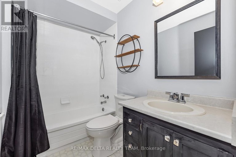 29041515/1423-caravel-crescent/bilberry-creekqueenswood-heights/ottawa/ontario/K1E3P5_15