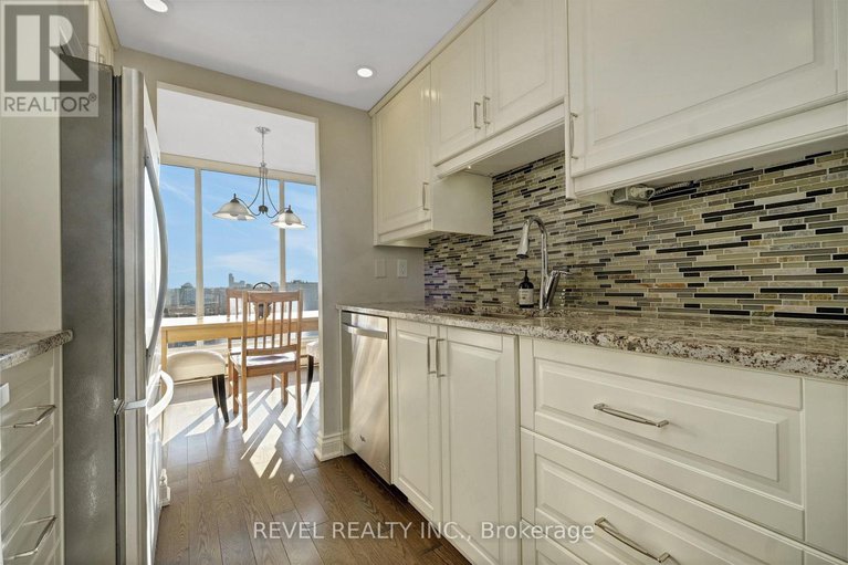 29439631/1403-20-the-driveway-drive/ottawa-centregolden-triangle/ottawa/ontario/K2P1C8_11