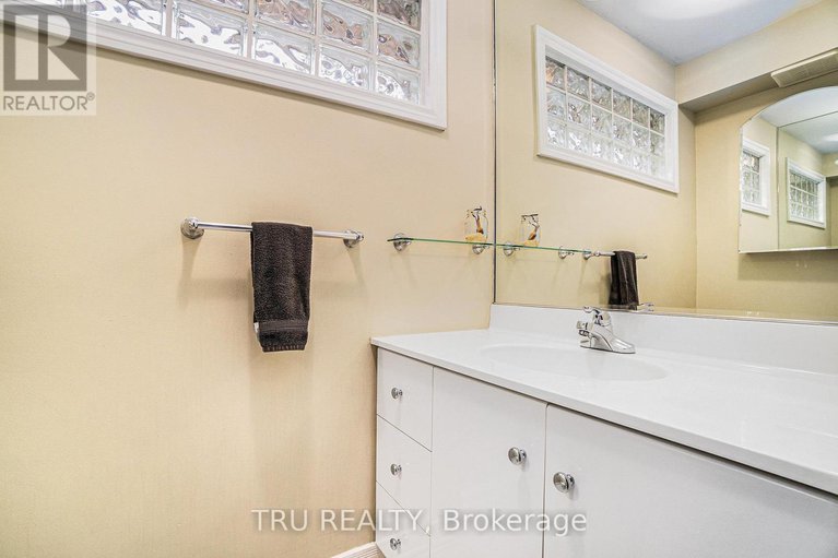 28288909/2302-fox-crescent/whitehaven/ottawa/ontario/K2B7K6_27