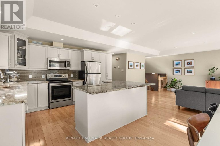 29050098/2605-pierrette-drive/cumberland-estates/ottawa/ontario/K4C1B6_13