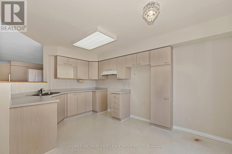 29046718/1556-tonilee-drive/carson-grove/ottawa/ontario/K1J1C1_14