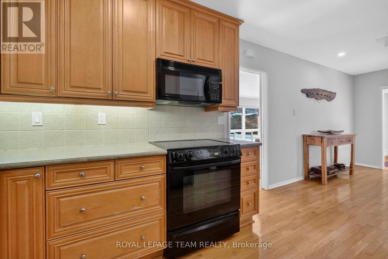 29400979/28-tiffany-crescent/beaverbrook/ottawa/ontario/K2K1W2_15