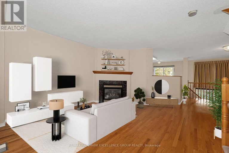 29046718/1556-tonilee-drive/carson-grove/ottawa/ontario/K1J1C1_7