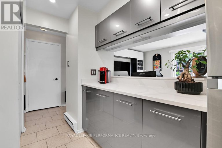 28528107/409-250-brittany-drive/viscount-alexander-park/ottawa/ontario/K1K4M1_7