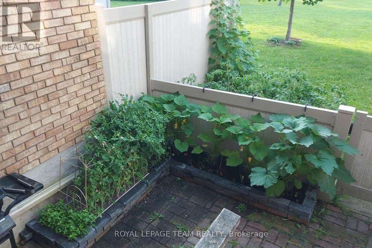 29537105/35-2027-stonehenge-crescent/pineview/ottawa/ontario/K1B4N7_27