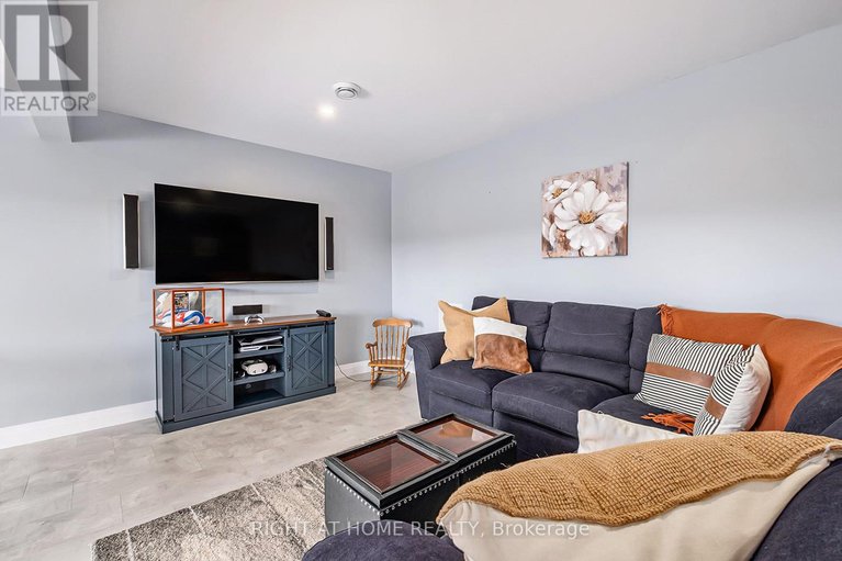 28377904/1073-diamond-street/clarencerockland-twp/clarence-rockland/ontario/K4K0J1_24