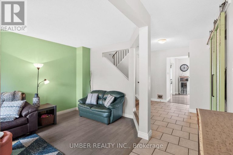 28623557/1130-st-emmanuel-terrace/convent-glen-north/ottawa/ontario/K1C2J7_8
