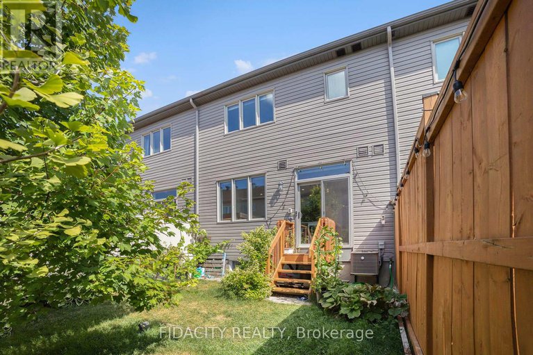 28737969/241-bandelier-way/stittsville-north/ottawa/ontario/K2S2J3_29