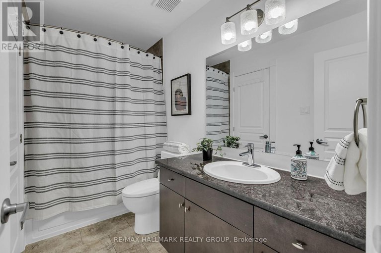 28335496/b301-124-guigues-avenue/lower-townbyward-market/ottawa/ontario/K1N5H7_33