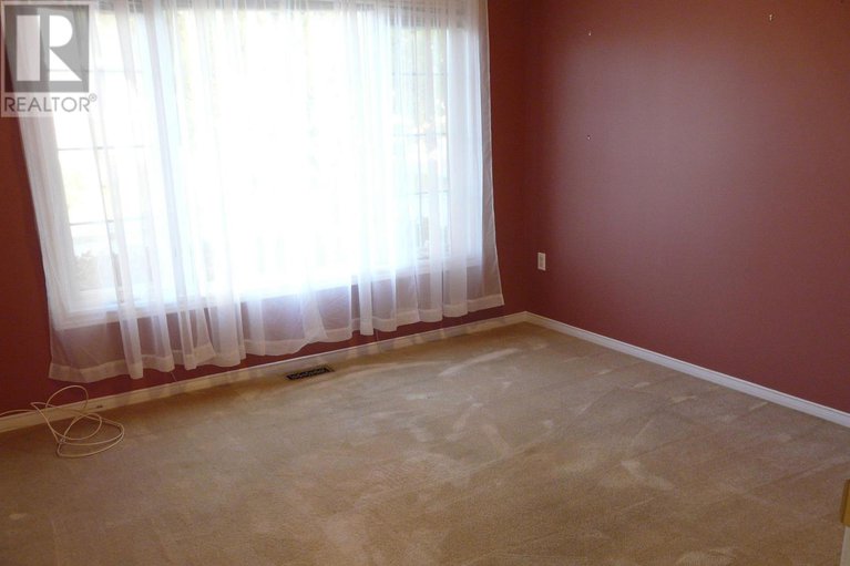 29224356/1172-foxborough-private/beaconwood/ottawa/ontario/K1J1E2_17