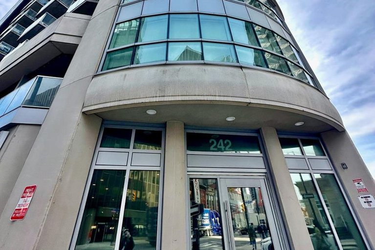 1208 - 242 Rideau Street