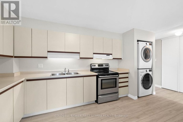 28820214/400-216-viewmount-drive/borden-farmstewart-farmcarleton-heightsparkwood-hills/ottawa/ontario/K2E7X4_9