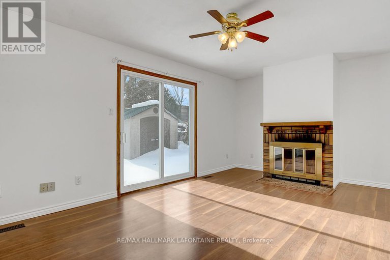 29381191/6128-vineyard-drive/convent-glen/ottawa/ontario/K1C2N6_12