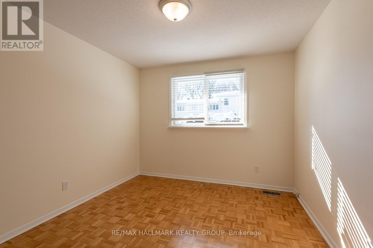 28823440/2429-ogilvie-road/beacon-hill-north/ottawa/ontario/K1J7N3_18
