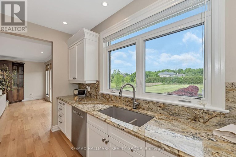 28423041/5813-red-castle-ridge/manotick-east-to-manotick-station/ottawa/ontario/K4M0A4_11