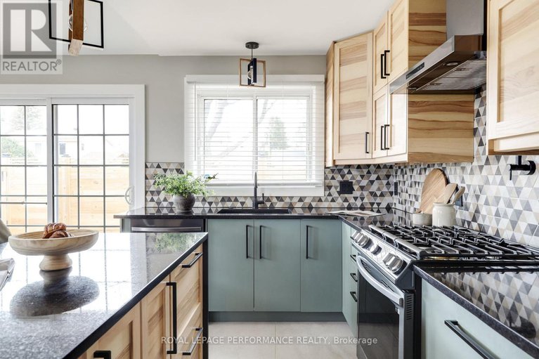 29123803/2320-nerta-street/hawthorne-meadows/ottawa/ontario/K1G1E5_16