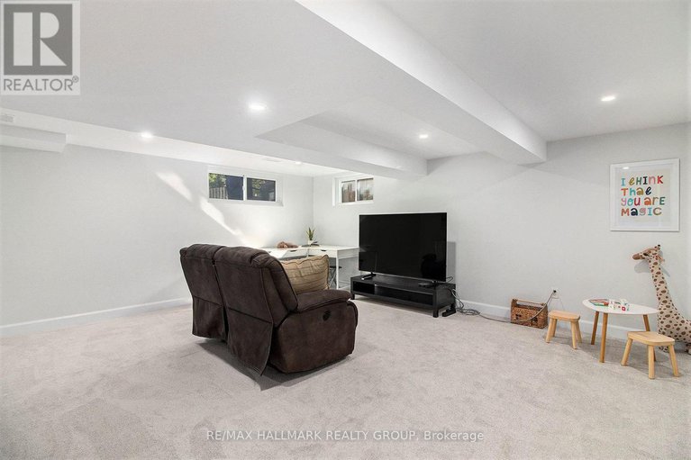 28994507/1118-chateau-crescent/orleans-wood/ottawa/ontario/K1C2E1_28