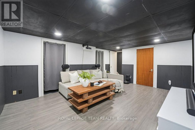 29399726/b-461-moodie-drive/arbeatha-park/ottawa/ontario/K2H8T7_29