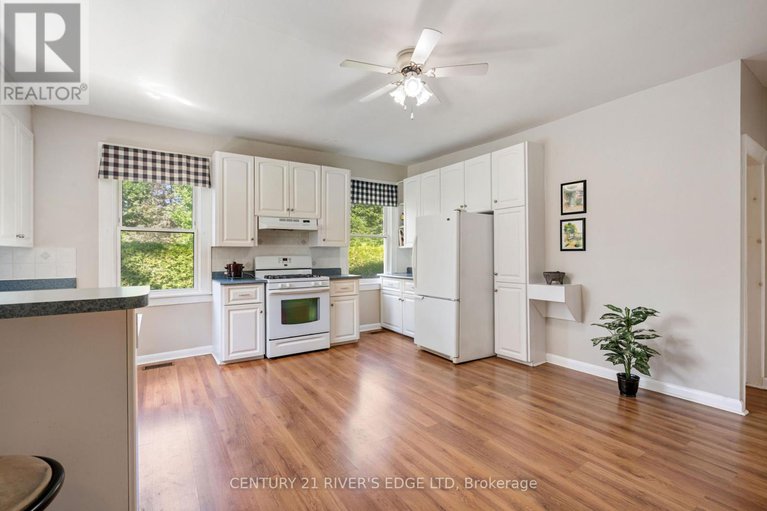 28632376/12084-lakeshore-drive/morrisburg/south-dundas/ontario/K0C1X0_13