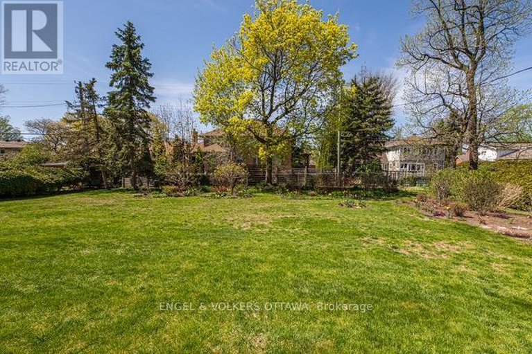 29358841/878-dunlevie-avenue/mckellar-heightsglabar-park/ottawa/ontario/K2A2Z4_44